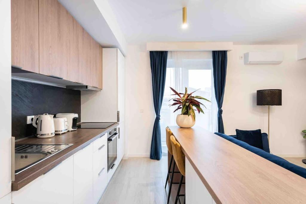 Blue Velvet Apartment Bukares Bagian luar foto
